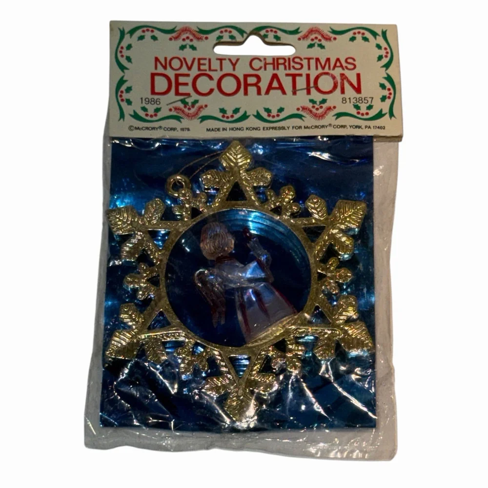 Vtg Novelty‎ Christmas Decoration Plastic Lucite Angel Inside Gold Wreath 1986